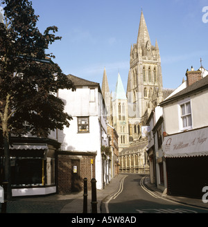 Vue sur Cathédrale de Truro de St Marys Street dans la ville de Truro, Cornwall, UK Banque D'Images