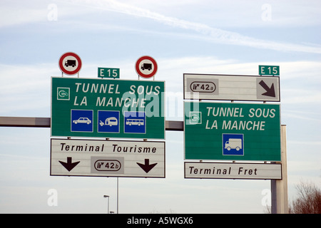 Panneau routier français Channel Tunnel Calais Nord Pas-de-Calais Banque D'Images