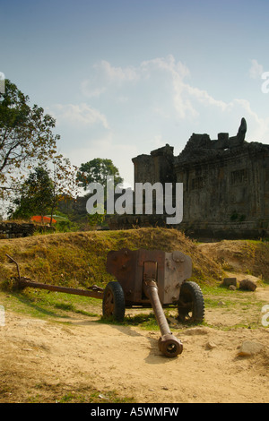 Ancienne embrasure Khmers rouges au Prasat Khao Phra Wihan ou le sanctuaire de Preah Vihear Banque D'Images