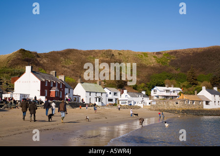 Ty Coch Inn and Cottages front blanc sur la plage de Porth Dinllaen au village de Bay sur la péninsule de Lleyn. Morfa, Nefyn Gwynedd, au nord du Pays de Galles, Royaume-Uni, Angleterre Banque D'Images