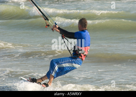 Kitesurfer Kite surfer Shoreham by Sea Sussex UK Banque D'Images