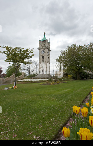 Whitehead Memorial Clock Tower et jardins à Bury lancashire royaume-uni Banque D'Images