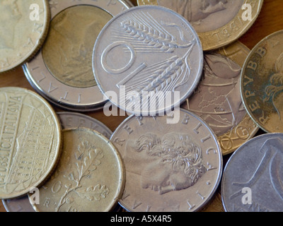 Vieux lire italienne - des pièces en lires Banque D'Images