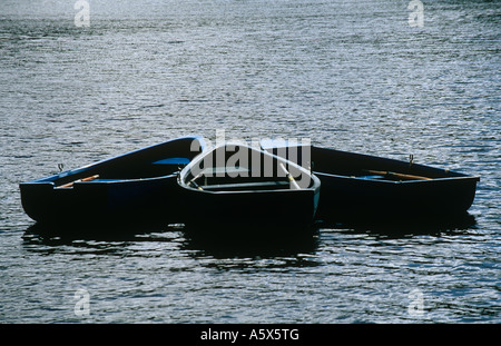 Trois Barques amarrés sur le Loch Faskally, Pitlochry, Perthshire, Écosse, Royaume-Uni Banque D'Images