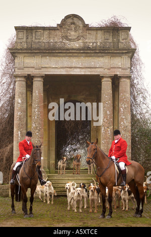 L'AVON VALE HUNT WILTSHIRE UK DERNIER JOUR DE CHASSE LÉGALE 17 FEB 2005 JONATHON FOXHOUNDS MASTER DROIT DES SEMENCES ET HUNTSMAN CHENIL MALC Banque D'Images