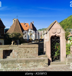 Pont fortifié médiéval sur rivière (Weiss, 16e siècle, Colmar, Alsace, France Banque D'Images