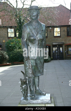 Statue de Dorothy Sayers, Witham, Essex, Angleterre, RU Banque D'Images