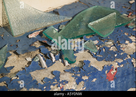 Barricadèrent fenêtre cassée Banque D'Images