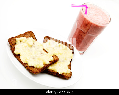 Le seigle pain grillé avec de la purée de banane Banque D'Images