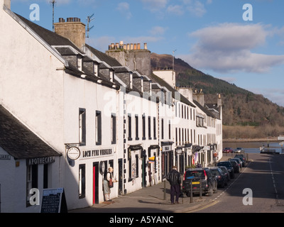 Blanc typique du xviiie siècle avec des bâtiments géorgiens boutiques dans la rue principale. Inveraray Argyll Bute Ecosse UK Banque D'Images