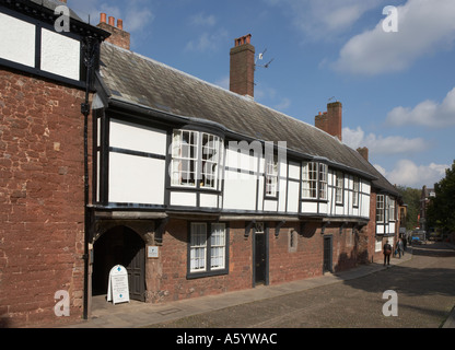 Les bâtiments en brique traditionnelle proche CATHÉDRALE EXETER Devon, Angleterre Banque D'Images