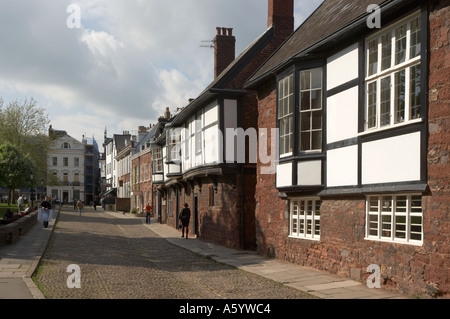 Les bâtiments en brique élisabéthain traditionnel PROCHE DE LA CATHÉDRALE EXETER Devon, Angleterre Banque D'Images