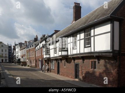 Les bâtiments en brique élisabéthain traditionnel PROCHE DE LA CATHÉDRALE EXETER Devon, Angleterre Banque D'Images