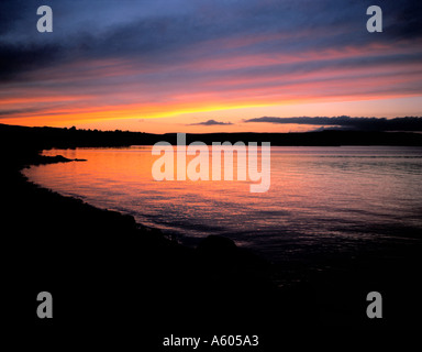 Nuages au-dessus d'un lac ; Kielder Water, Northumberland, England, UK. Banque D'Images