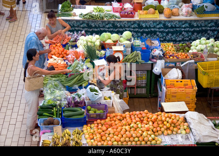 Produits frais vendu au le marché municipal de Papeete sur l'île de Tahiti Banque D'Images