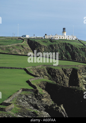 dh Sumburgh Head Phare SUMBURGH SHETLAND Cliffs champs fortifiés rocailleux seacliffs british light house tour grande-bretagne îles ecosse phares royaume-uni Banque D'Images