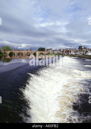 pont dh Devorgilla DUMFRIES GALLOWAY pont en pierre multiple traversant la rivière Nith weir ecosse Banque D'Images