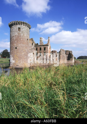 dh Caerlaverock Castle CAERLAVEROCK DUMFRIES Scottish Triangle Castle douvet Tourelle Mudrochs Tower scottish solway borde les basses terres de l'écosse Banque D'Images