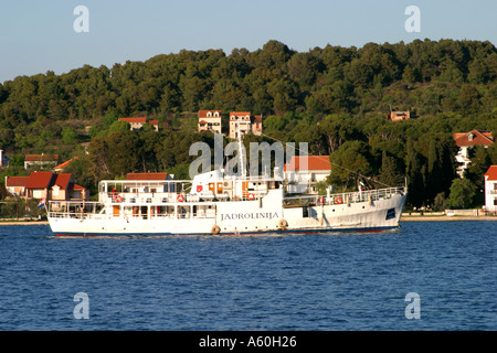 Split à Rogoznica Rogoznica Croatie ferry arrivant dans Banque D'Images