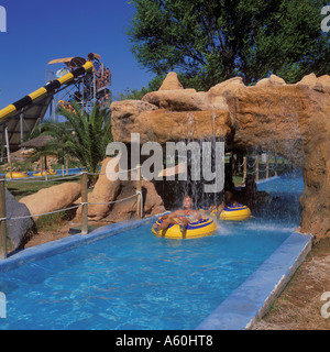 Scène à Aqualand Parc Aventure d'eau Congo River et Boomerang Tornade derrière Magaluf Espagne Baléares Majorque Calvià SW 11e UN Banque D'Images