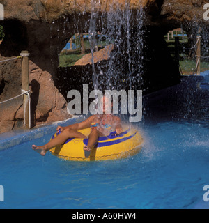 Scène à l'eau Parc Aventure Aqualand Magaluf Fleuve Congo Calvia Espagne Baléares Majorque SW 11 Août 2004 Communiqué de modèle Banque D'Images