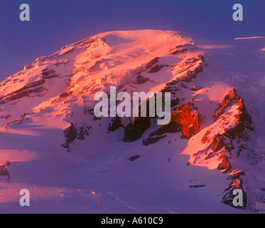 Lumière du soir sur le sommet du Mont Rainier Banque D'Images