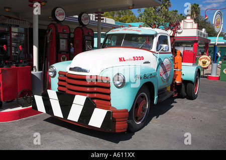Reprise à l'extérieur du véhicule Chevrolet Vintage station essence, Disney MGM Studios, Orlando, Floride, USA Banque D'Images