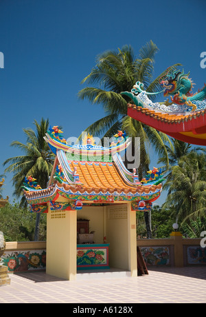 Chinois temple en bois peint de couleur refuge Phuket Thaïlande Banque D'Images