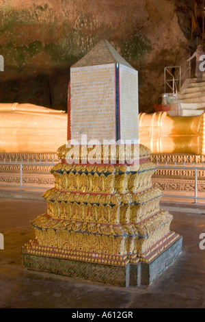 Écrits de Wat Tham Suwankhula Thumsua, ou le Temple du Tigre, dans la province de Krabi Thaïlande Krabi Sukannakuha Banque D'Images