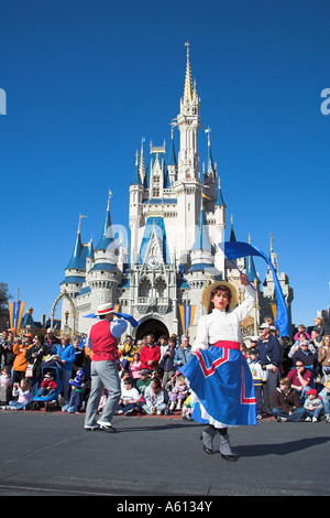 Les artistes interprètes ou exécutants dans Disney Dreams come true Parade, Magic Kingdom, Disney World, Orlando, Floride, USA Banque D'Images