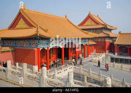 Toit jaune doré sur bâtiment restauré dans la Cité Interdite Pékin Chine JMH2531 Banque D'Images