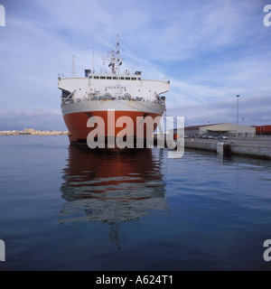 Dockwise yacht Transport Yacht submersible semi Super transporteur serviteur 3 semi submergé durant le chargement à Palma de Majorque. Banque D'Images