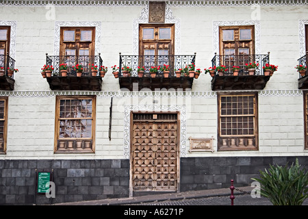 Balcons et portes en bois sculpté de la maison Fonseca maison familiale de Les Balcons De La Orotava Tenerife Espagne Banque D'Images