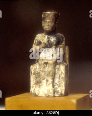 Close up de l'ivoire, statuette du roi Khéops Musée égyptien des antiquités Le Caire Égypte Banque D'Images