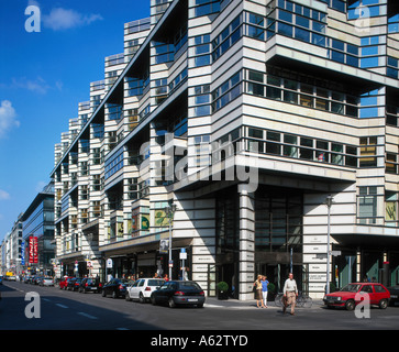 Les gens au grand magasin, Friedrichstrasse, Berlin, Allemagne Banque D'Images