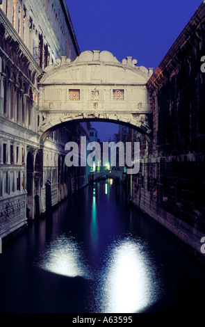 Italie Venise Le Pont des Soupirs Le Pont des Soupirs prison construite en 1600 Banque D'Images