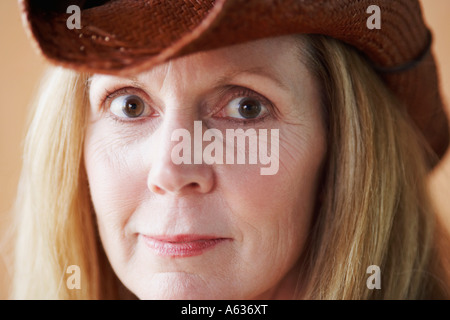 Portrait of a young woman looking serious Banque D'Images