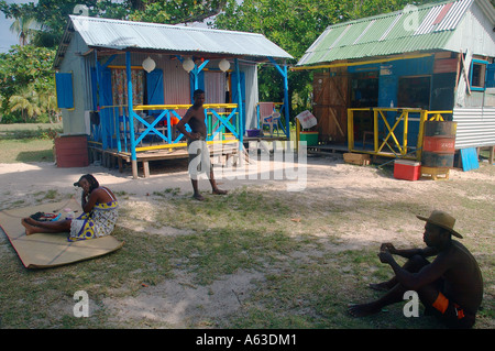 Maisons sur la plage de l'Ile aux Nattes Nosy Be Madagascar l'Otan pas MR ou PR Banque D'Images