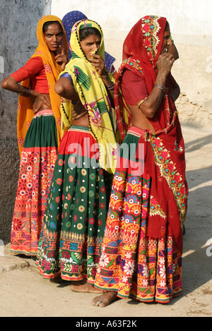 Couleur vibrante tattoed les femmes de la tribu Bharwad à Ambala village Gujarat Banque D'Images