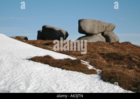 Rock formation sculpturale sur Kinder scout dans le Derbyshire Peak District Banque D'Images