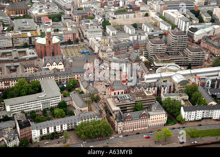 Vue aérienne des bâtiments en ville, Francfort, Hesse, Allemagne Banque D'Images