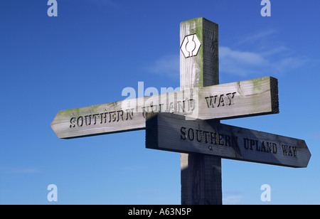 Direction sur le chemin des hautes terres du Sud, l'autre à pied près de Portpatrick dans le Rhins of Galloway Scotland UK Banque D'Images