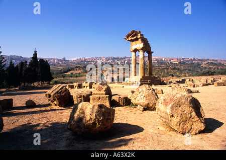 Temple du dioscuri vallée des temples d'Agrigente, Sicile Italie Banque D'Images