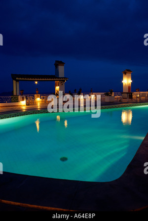 Piscine et terrasse restaurant La Gritta à vacances resort Cala Fornells paguera Majorque espagne editorial Utilisez uniquement Banque D'Images