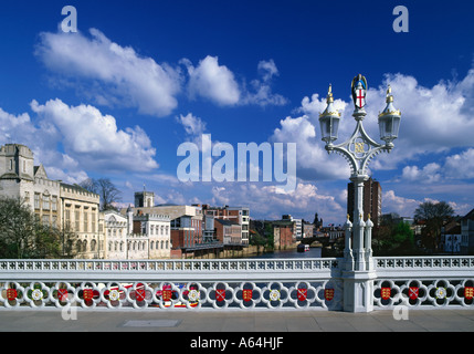 Vue en aval de la rivière Ouse de Lendal Bridge dans York North Yorkshire Banque D'Images