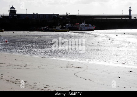 Le port de St Ives en Cornouailles à marée basse Banque D'Images