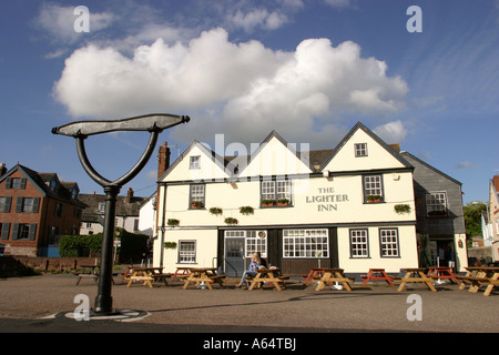 Topsham Devon UK balances à l'extérieur des douanes quay Inn Banque D'Images