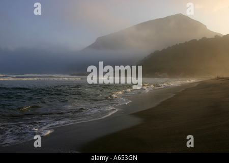 Plage de sable près de Cala Gonone, Sardaigne, Italie. Banque D'Images