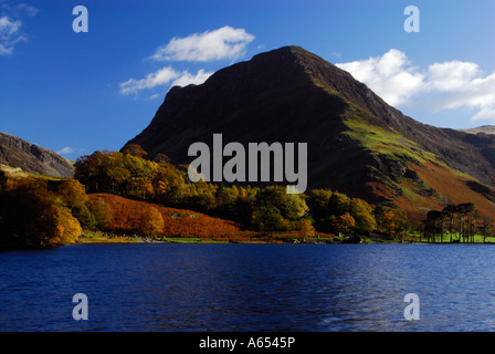 Fleetwith Pike et Buttermere dans le Parc National du Lake District, Cumbria, England, UK. Banque D'Images