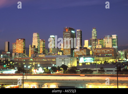 Los Angeles Skyline avec San Bernardino Freeway en premier plan United States of America USA Banque D'Images